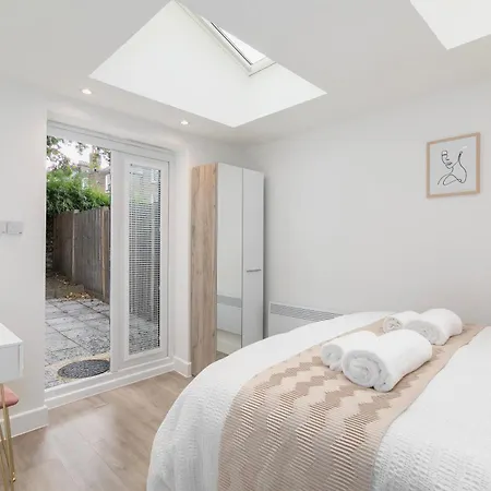 Flat In Queens Park London Exterior photo