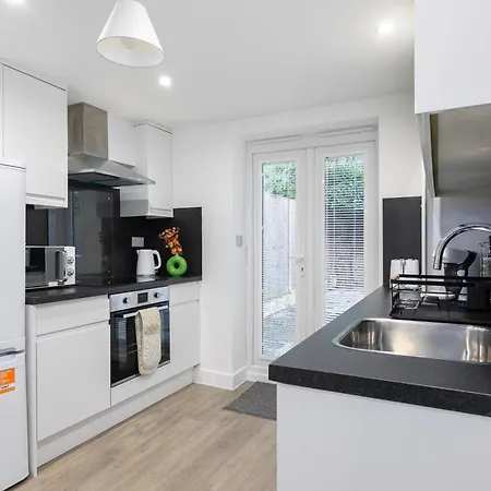 Flat In Queens Park London Exterior photo