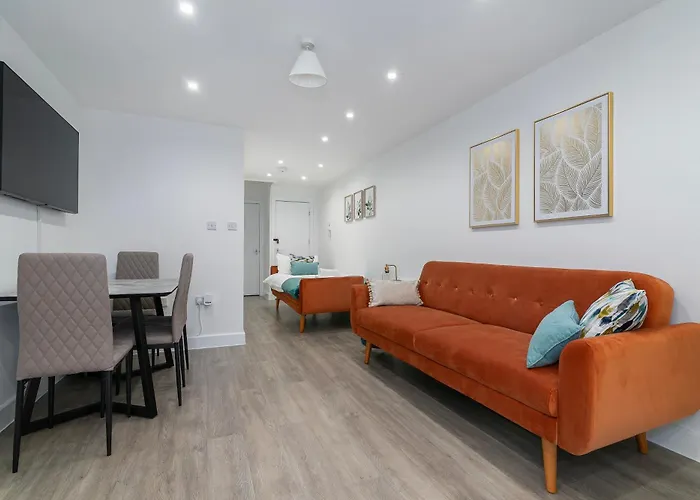 Flat In Queens Park