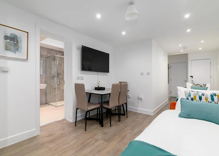 Flat In Queens Park